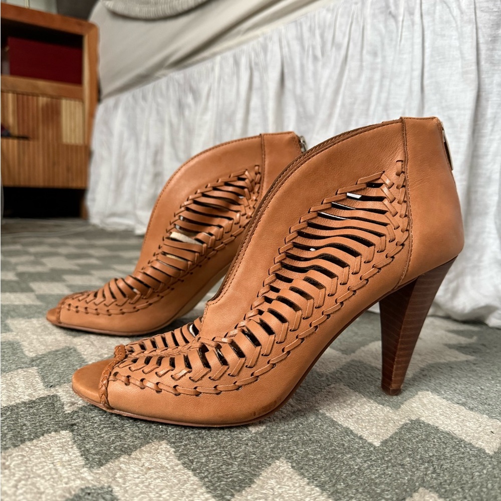 Vince Camuto Tan Leather Peep-Toe Heels size 9